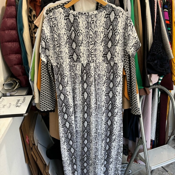 Arolina Short Sleeve Snake Skin Animal Print Short Sleeve Maxi Dress Size Mediu - Picture 6 of 6